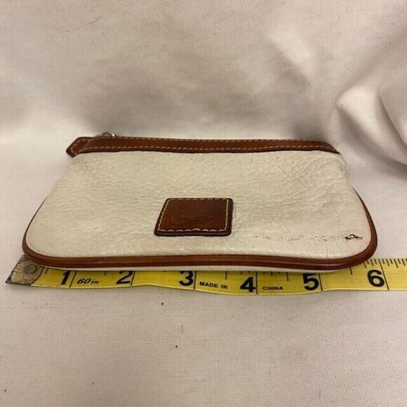 DOONEY and BOURKE White Pebble Leather Wristlet Change Coin Purse Wallet 3.5x6 - Picture 6 of 7